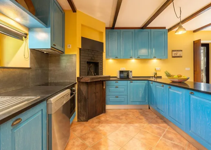 Portugal Active Sao Juliao Retreat | Pool, Jacuzzi & Garden Escape *